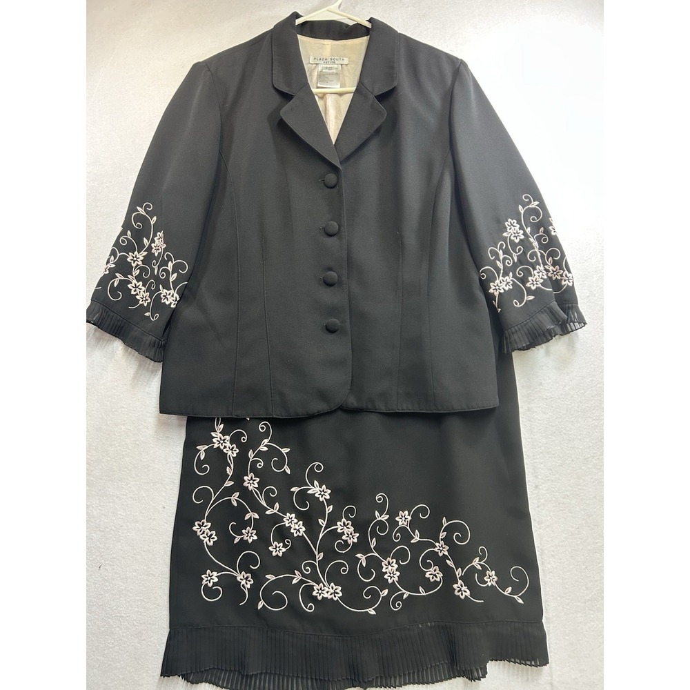 Vintage 2005 Plaza South Petites 16P Black Floral 2pc Skirt Suit 4-Button Jacket